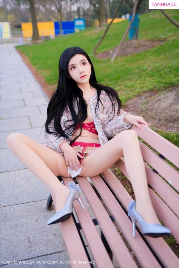   [XiuRen]高清写真图 2024.05.06 No.8489 龙雪儿 丝袜美腿第25张图片